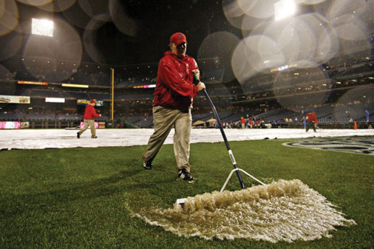 https://beaconathletics.com/wp-content/uploads/2015/01/Heavy-Duty-Roller-Squeegee-768x512.jpg