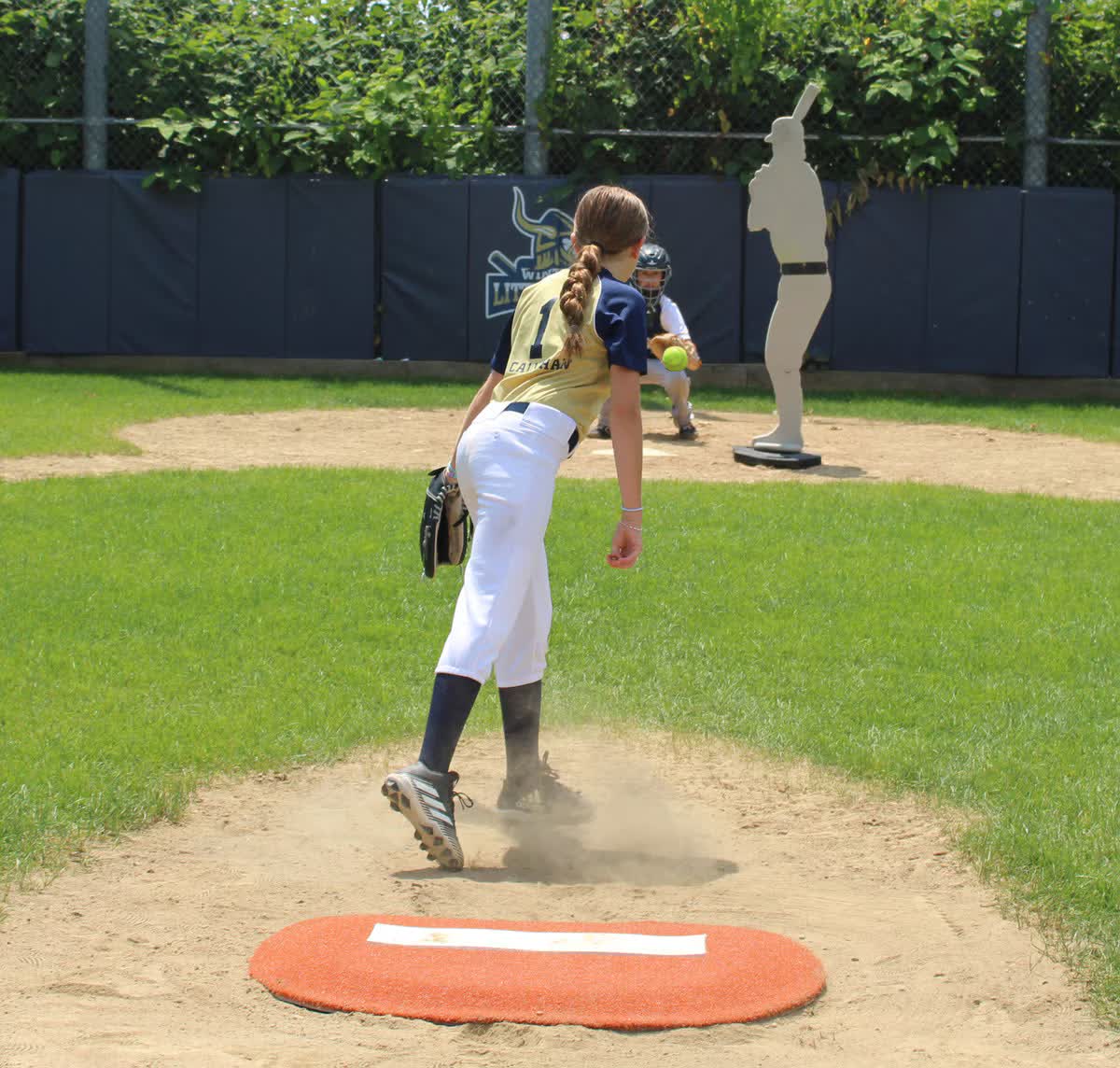 Portable pitching mound