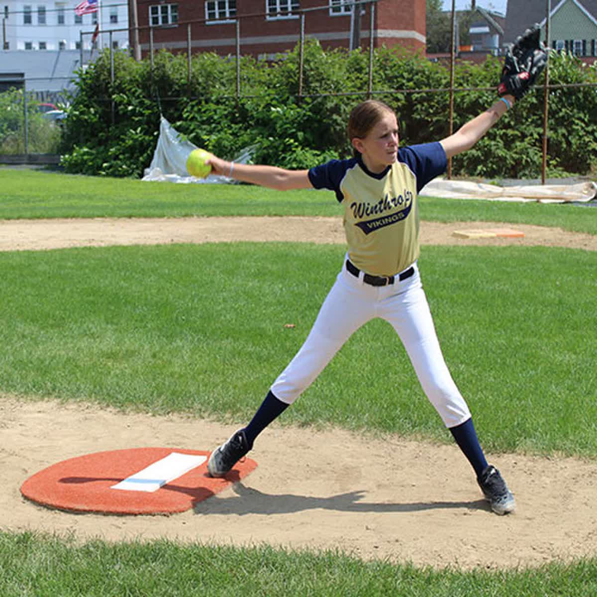 Portable pitching mound