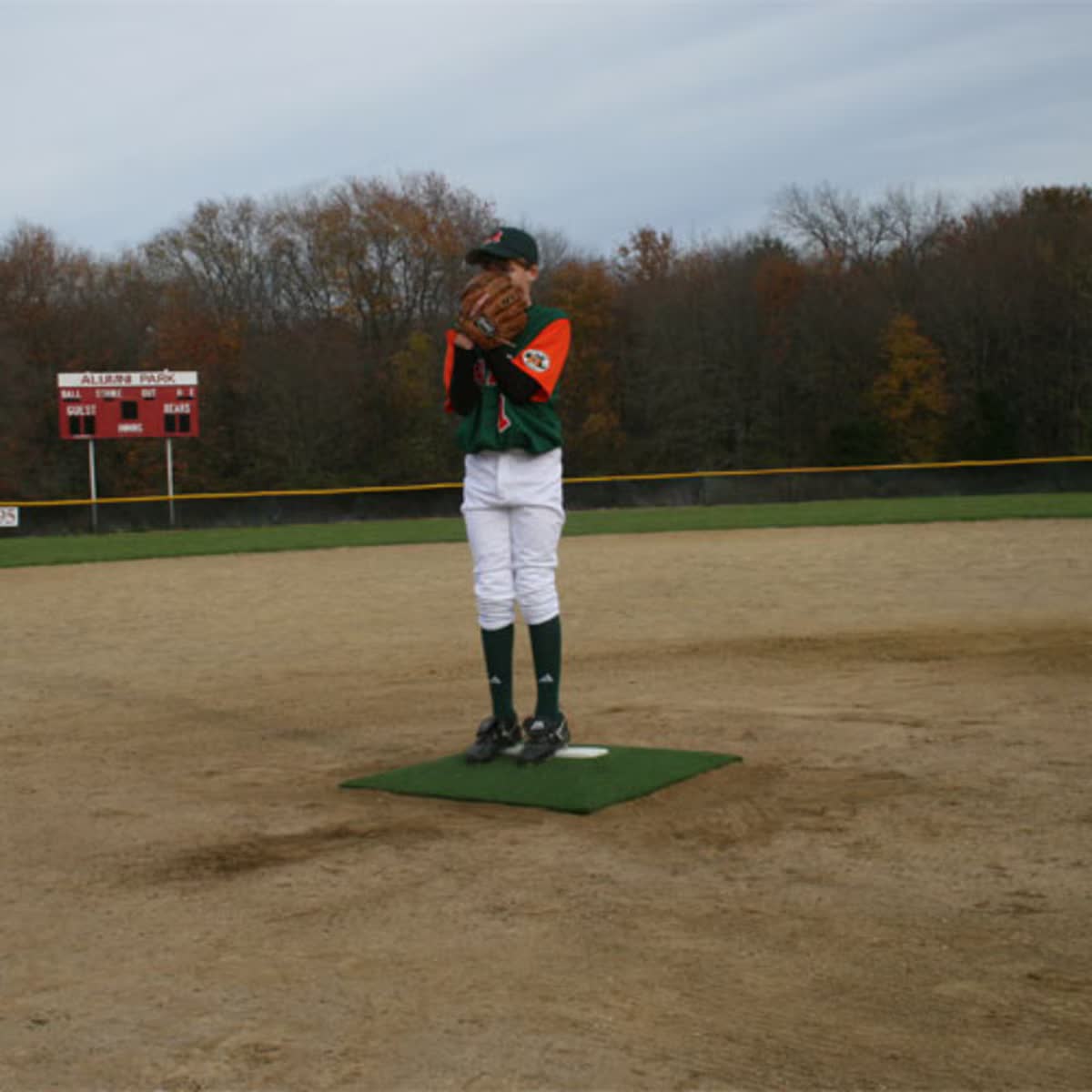 Portable pitching mound